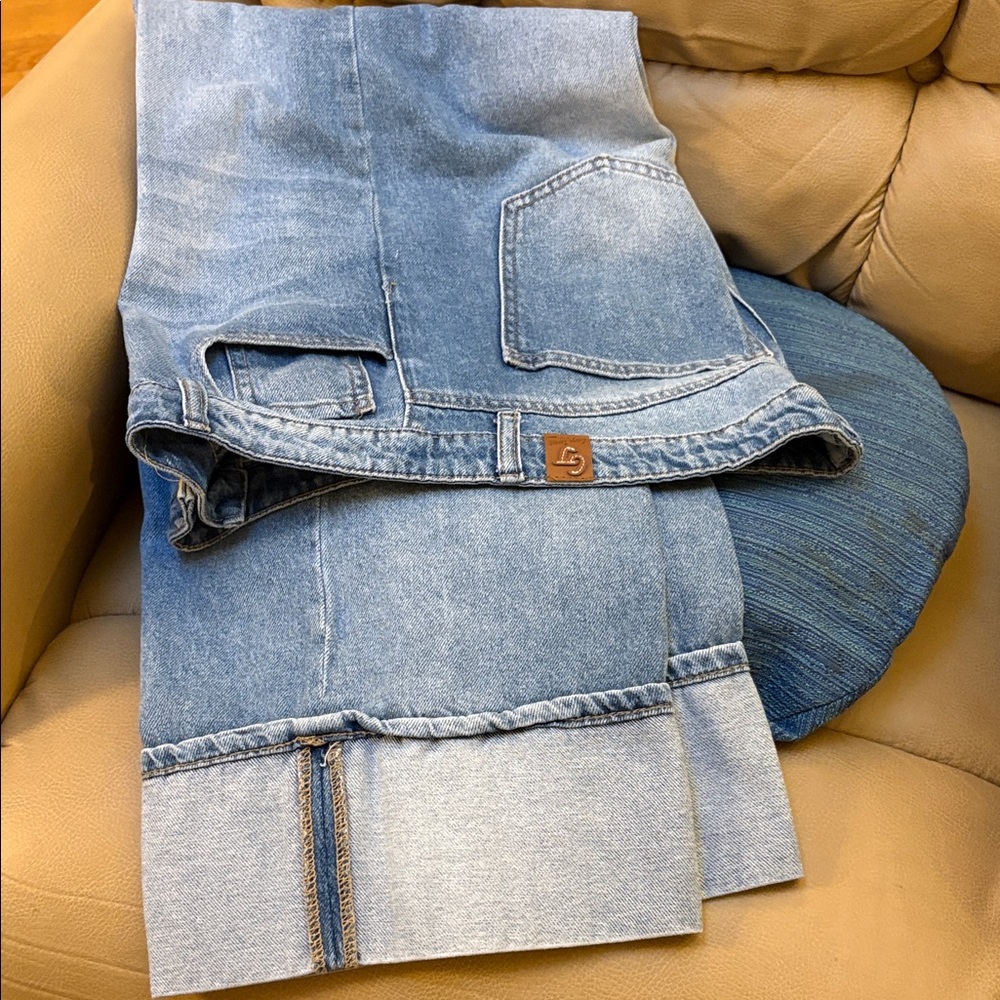 GOGO Light Blue Cropped Ankle Jeans